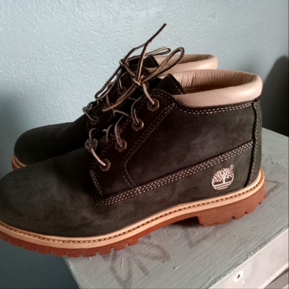 Unisex women's 9 Timberland ankle Suede Leather Boots in Perfect condition